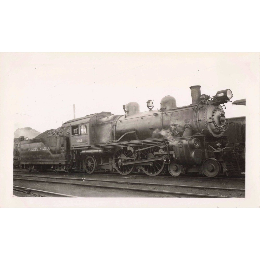 PRR Pennsylvania Railroad 4-4-2 #5066 Steam Locomotive Photo Wilmington DE 1938